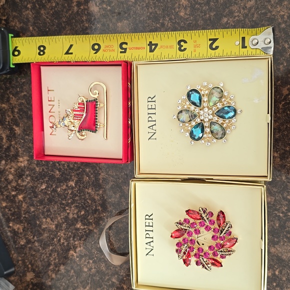 3 ITEMS:  2 NAPIER & 1 MONET BEAUTIFUL SPARKLING HOLIDAY PINS BUNDLE OF 3 - Picture 13 of 13